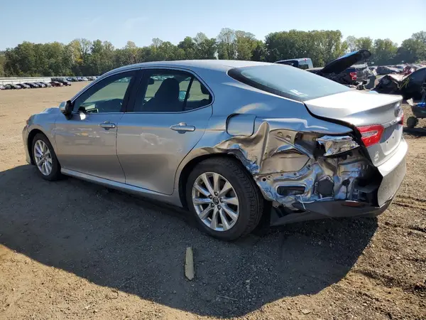 4T1B11HK3JU008844 2018 TOYOTA CAMRY - Image 2