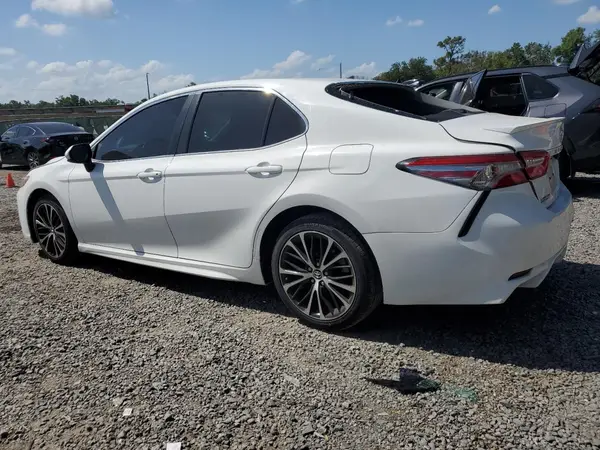 4T1B11HK3JU010075 2018 TOYOTA CAMRY - Image 2