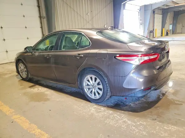 4T1B11HK3JU010366 2018 TOYOTA CAMRY - Image 2