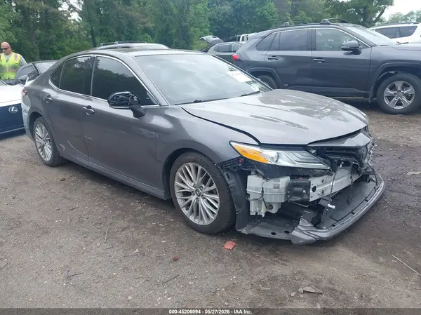 4T1B11HK3JU012649 2018 TOYOTA CAMRY - Image 1