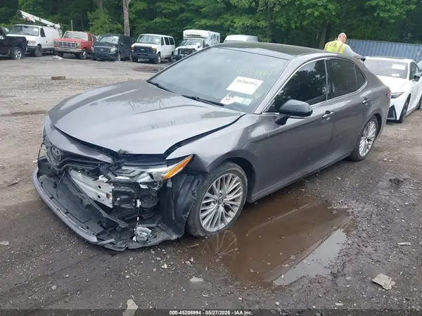 4T1B11HK3JU012649 2018 TOYOTA CAMRY - Image 2