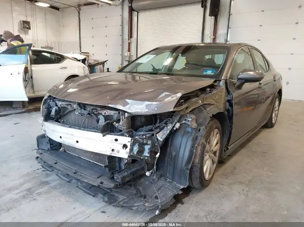 4T1B11HK3JU012991 2018 TOYOTA CAMRY - Image 2