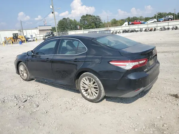4T1B11HK3JU013218 2018 TOYOTA CAMRY - Image 2