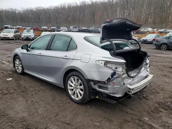4T1B11HK3JU015065 2018 TOYOTA CAMRY - Image 2