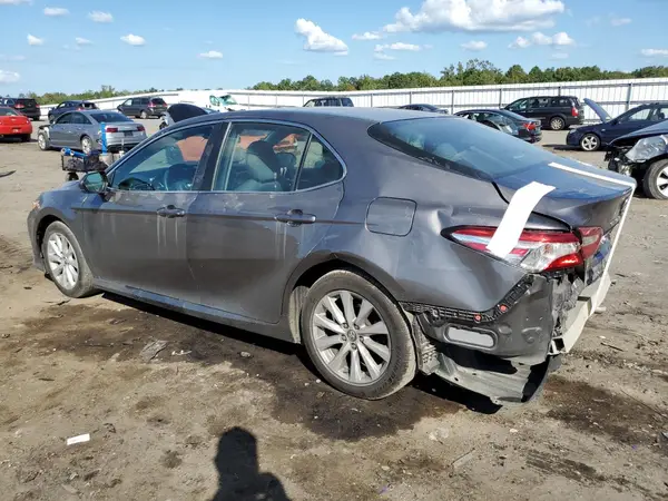 4T1B11HK3JU015194 2018 TOYOTA CAMRY - Image 2