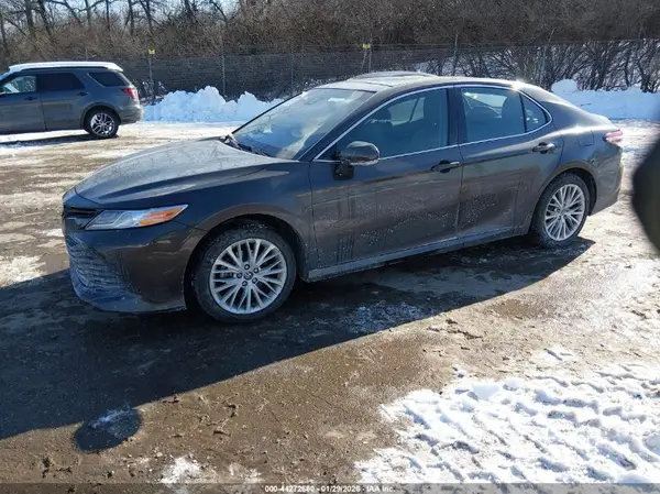4T1B11HK3JU015308 2018 TOYOTA CAMRY - Image 2