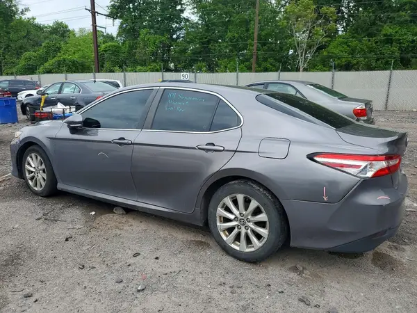 4T1B11HK3JU015339 2018 TOYOTA CAMRY - Image 2