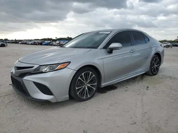 4T1B11HK3JU016085 2018 TOYOTA CAMRY - Image 1