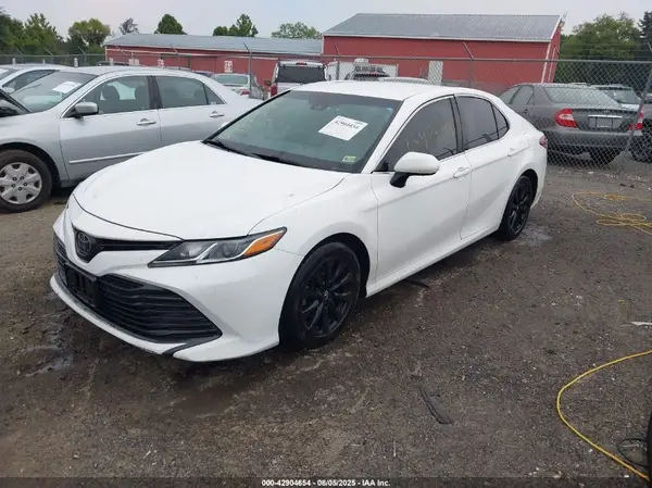 4T1B11HK3JU017320 2018 TOYOTA CAMRY - Image 2