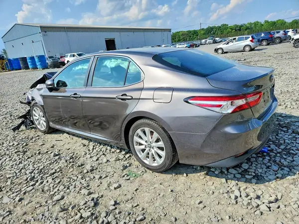 4T1B11HK3JU018287 2018 TOYOTA CAMRY - Image 2