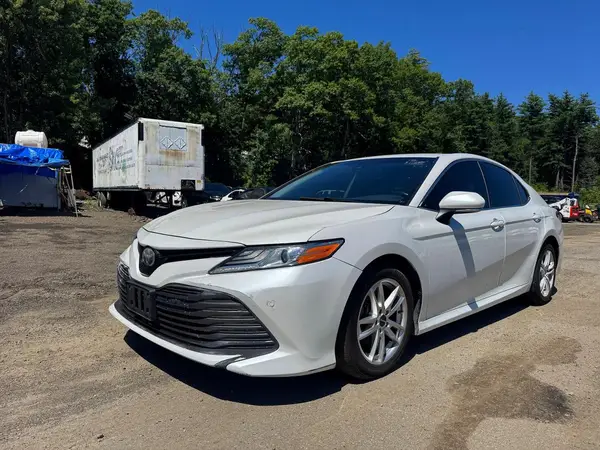 4T1B11HK3JU018922 2018 TOYOTA CAMRY - Image 2