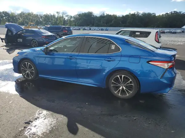 4T1B11HK3JU019357 2018 TOYOTA CAMRY - Image 2