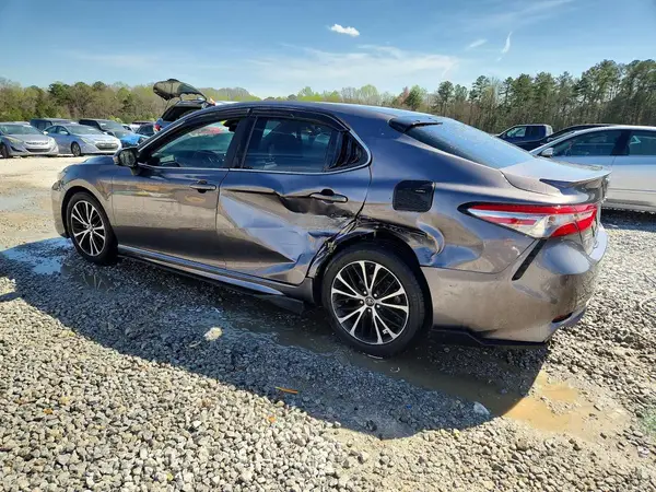 4T1B11HK3JU019407 2018 TOYOTA CAMRY - Image 2