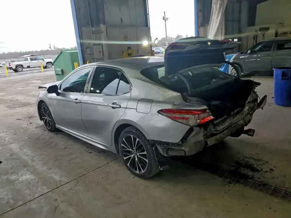 4T1B11HK3JU019424 2018 TOYOTA CAMRY - Image 2
