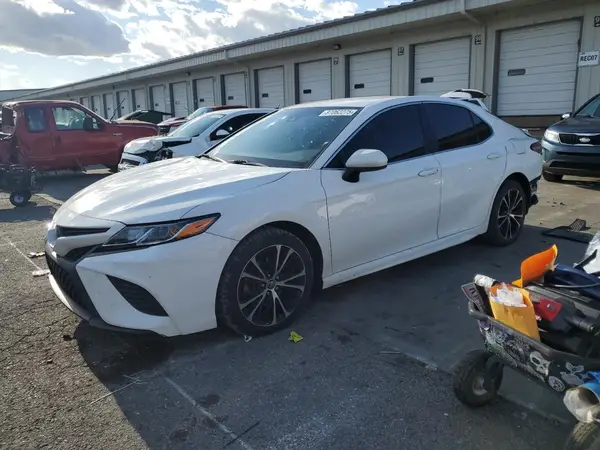 4T1B11HK3JU019729 2018 TOYOTA CAMRY - Image 1