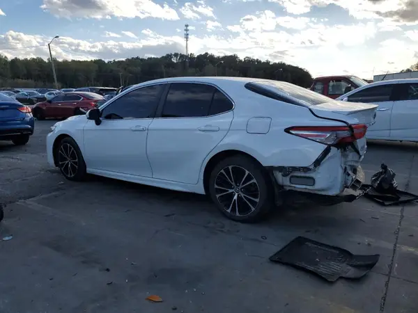 4T1B11HK3JU019729 2018 TOYOTA CAMRY - Image 2
