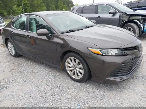4T1B11HK3JU020752 2018 TOYOTA CAMRY - Image 1