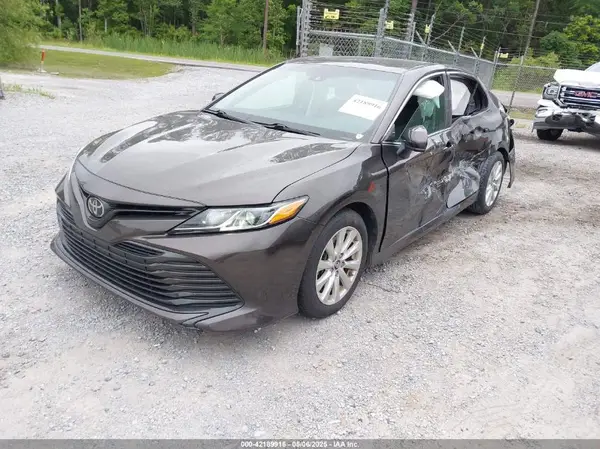 4T1B11HK3JU020752 2018 TOYOTA CAMRY - Image 2