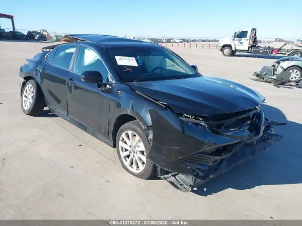 4T1B11HK3JU020914 2018 TOYOTA CAMRY - Image 1