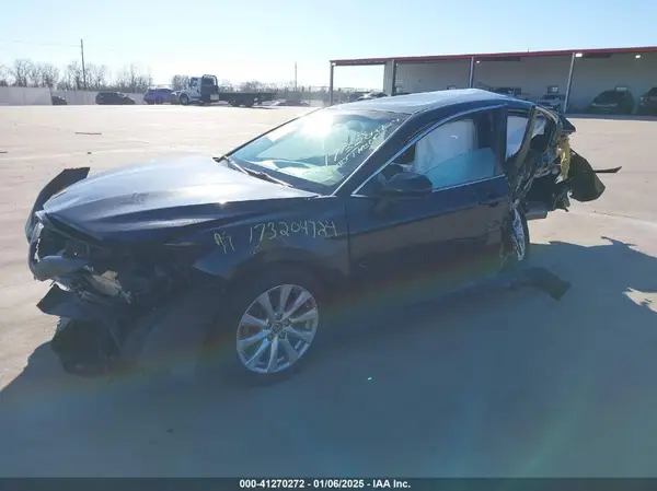 4T1B11HK3JU020914 2018 TOYOTA CAMRY - Image 2