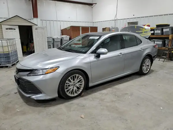 4T1B11HK3JU021108 2018 TOYOTA CAMRY - Image 1