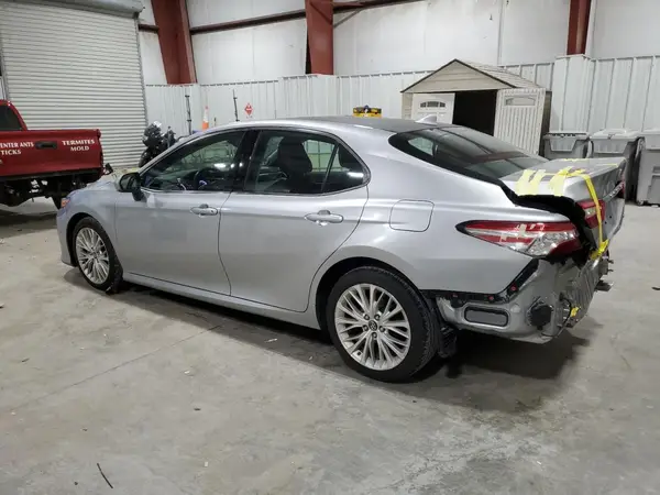 4T1B11HK3JU021108 2018 TOYOTA CAMRY - Image 2
