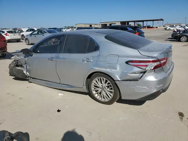 4T1B11HK3JU021366 2018 TOYOTA CAMRY - Image 2