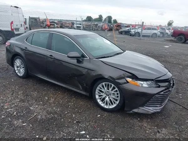 4T1B11HK3JU021481 2018 TOYOTA CAMRY - Image 1