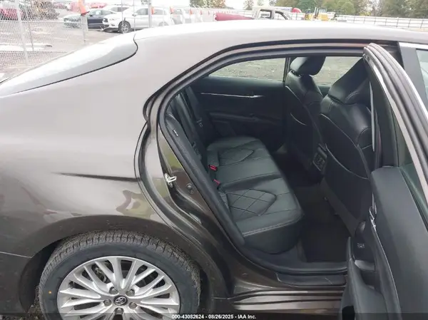 4T1B11HK3JU021481 2018 TOYOTA CAMRY - Image 8