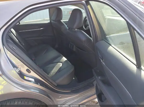 4T1B11HK3JU021576 2018 TOYOTA CAMRY - Image 8