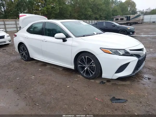 4T1B11HK3JU021612 2018 TOYOTA CAMRY - Image 1