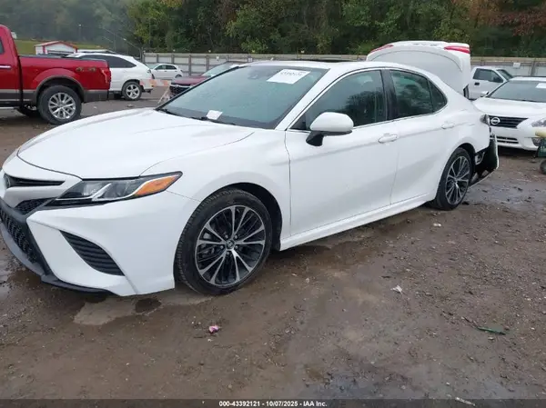 4T1B11HK3JU021612 2018 TOYOTA CAMRY - Image 2