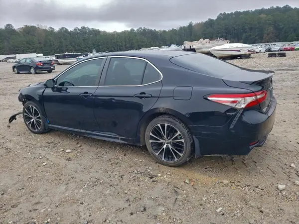 4T1B11HK3JU021979 2018 TOYOTA CAMRY - Image 2