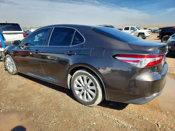 4T1B11HK3JU022467 2018 TOYOTA CAMRY - Image 2