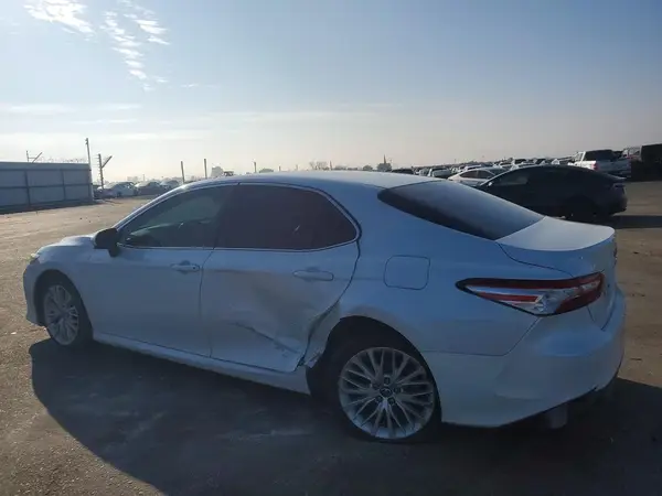 4T1B11HK3JU023697 2018 TOYOTA CAMRY - Image 2