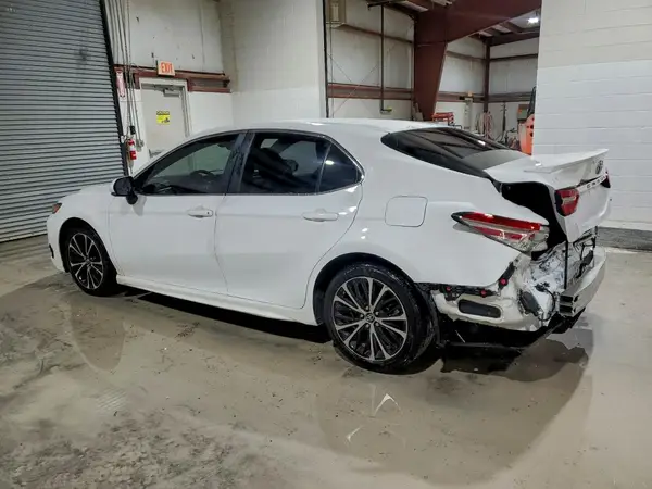 4T1B11HK3JU024798 2018 TOYOTA CAMRY - Image 2