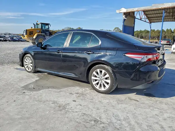 4T1B11HK3JU026020 2018 TOYOTA CAMRY - Image 2