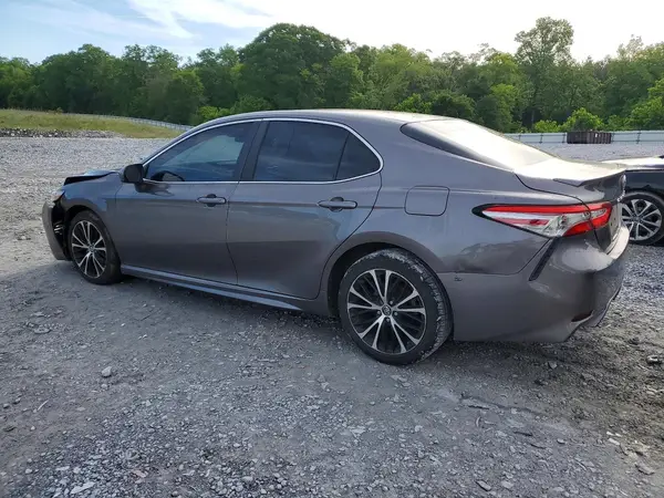 4T1B11HK3JU028561 2018 TOYOTA CAMRY - Image 2