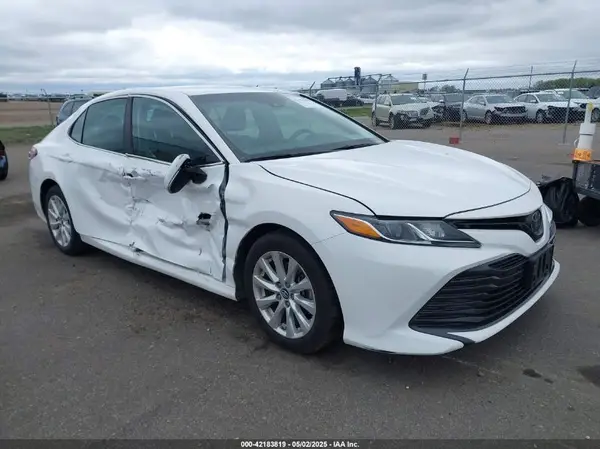 4T1B11HK3JU031864 2018 TOYOTA CAMRY - Image 1