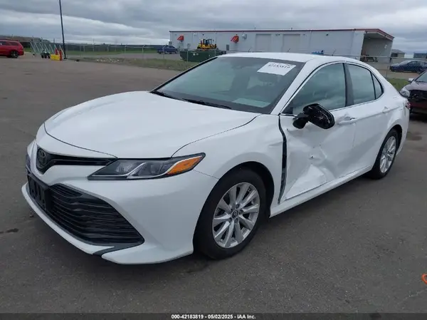 4T1B11HK3JU031864 2018 TOYOTA CAMRY - Image 2
