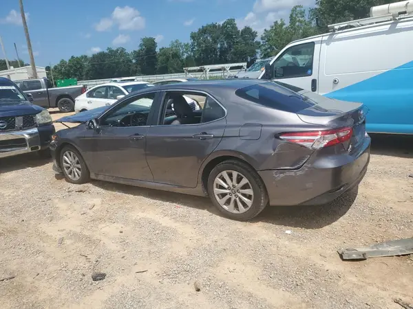 4T1B11HK3JU032786 2018 TOYOTA CAMRY - Image 2