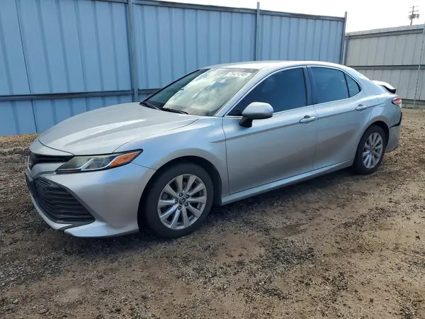 4T1B11HK3JU032853 2018 TOYOTA CAMRY - Image 1