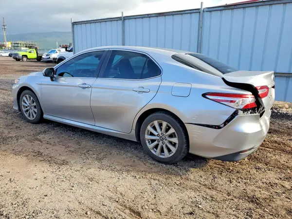 4T1B11HK3JU032853 2018 TOYOTA CAMRY - Image 2