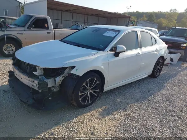 4T1B11HK3JU033405 2018 TOYOTA CAMRY - Image 2