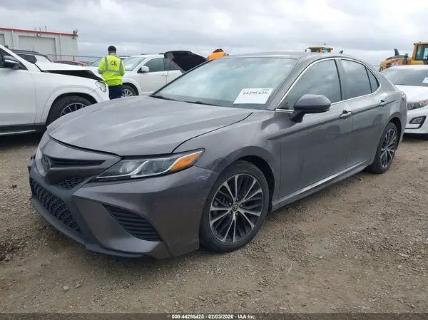 4T1B11HK3JU034618 2018 TOYOTA CAMRY - Image 2
