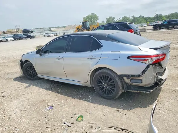 4T1B11HK3JU034702 2018 TOYOTA CAMRY - Image 2