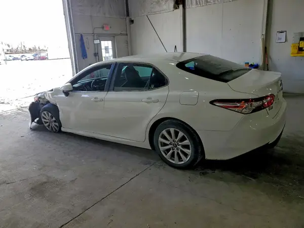 4T1B11HK3JU035249 2018 TOYOTA CAMRY - Image 2