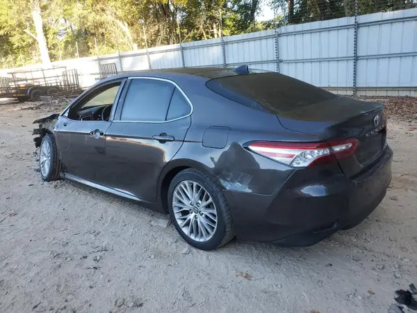 4T1B11HK3JU035638 2018 TOYOTA CAMRY - Image 2