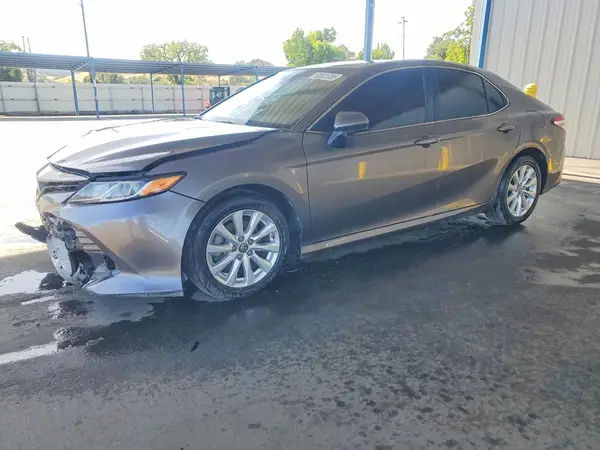 4T1B11HK3JU037034 2018 TOYOTA CAMRY - Image 1