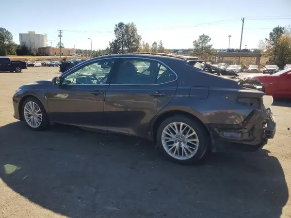 4T1B11HK3JU037647 2018 TOYOTA CAMRY - Image 2